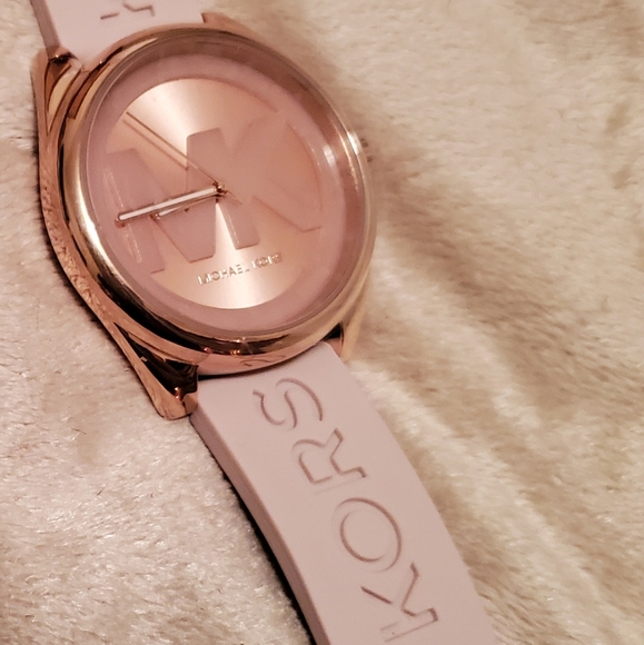 ♥️♥️Sold♥️♥️Michael Kors Janelle Rose Gold - Picture 4 of 7